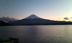 夕暮れの富士山。